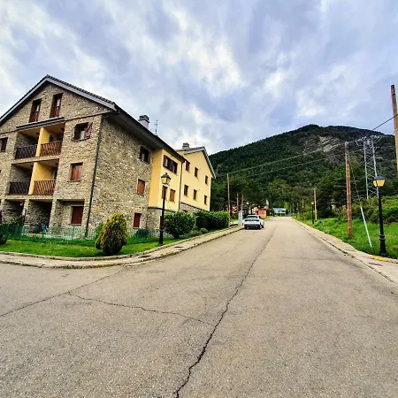 De Montana Y Esqui En El Pirineo Aragones, - Wifi